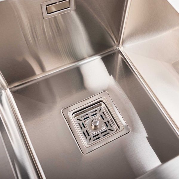Кухонная мойка Platinum Handmade HDB 780х430х230 на две чаши (квадратный сифон, 3.0/1.0) 36731 фото